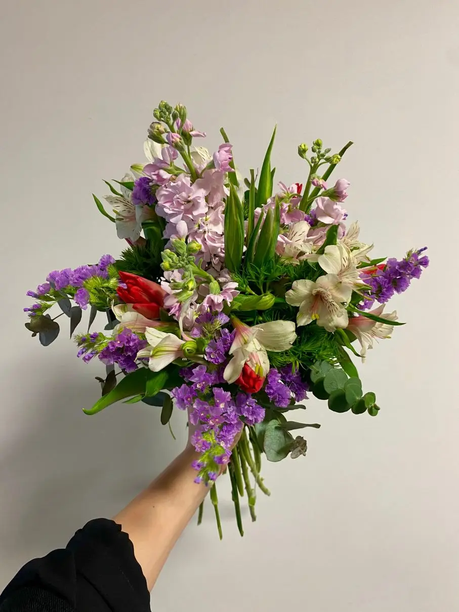 Uvázaná kytice dostupná v Kapustě v Táboře.